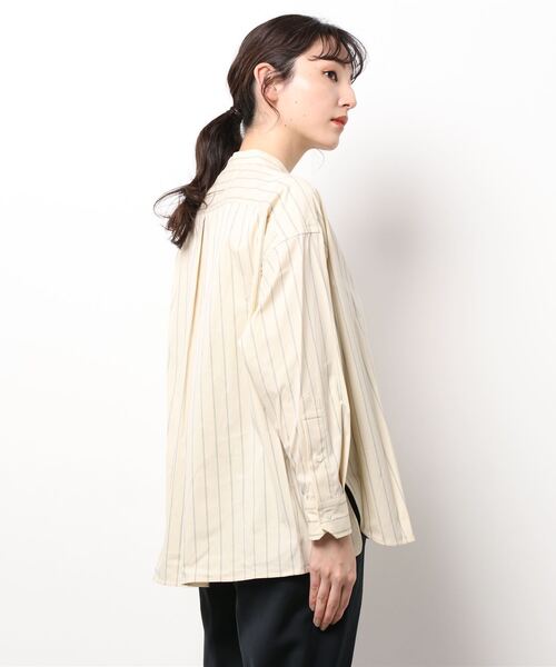 TICCA(ティッカ)の「【TICCA】ノーカラースクエアビックシャツ WOMEN(シャツ/ブラウス・レディース・グレー系その他/ホワイト系その他5・FREE)」の4枚目の写真