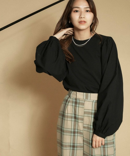 KBF（ケイビーエフ）の「ボリュームスリーブドッキングカットソー（Tシャツ/カットソー・レディース・ブラック/オフホワイト/ベージュ系その他・ONE）」の3枚目の写真