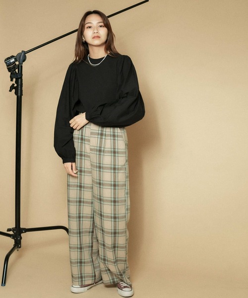 KBF（ケイビーエフ）の「ボリュームスリーブドッキングカットソー（Tシャツ/カットソー・レディース・ブラック/オフホワイト/ベージュ系その他・ONE）」の17枚目の写真