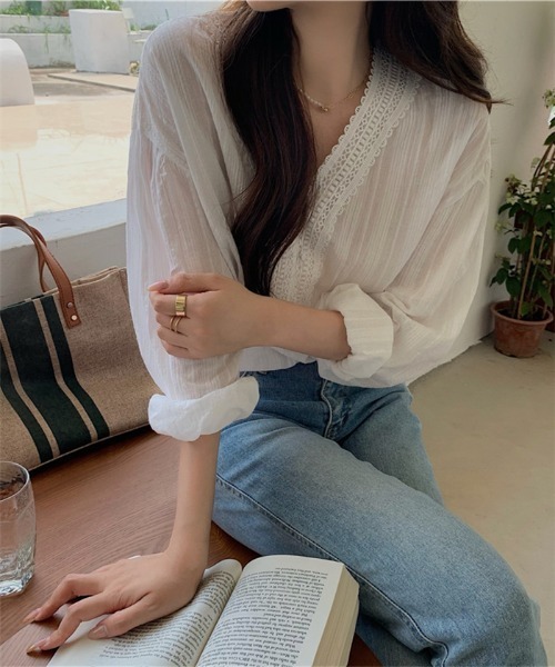 MAISON DE THERESE(メゾン ド テレーズ)の「Vネック レースアップジャカード織ブラウス(シャツ/ブラウス・レディース・ホワイト・SMALL/LARGE/MEDIUM)」の4枚目の写真