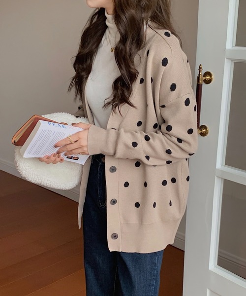 Diosfront（ディオスフロント）の「ドット柄Vネックカーディガン（カーディガン/ボレロ・レディース・ブラック/ベージュ/グレー・FREE）」の3枚目の写真