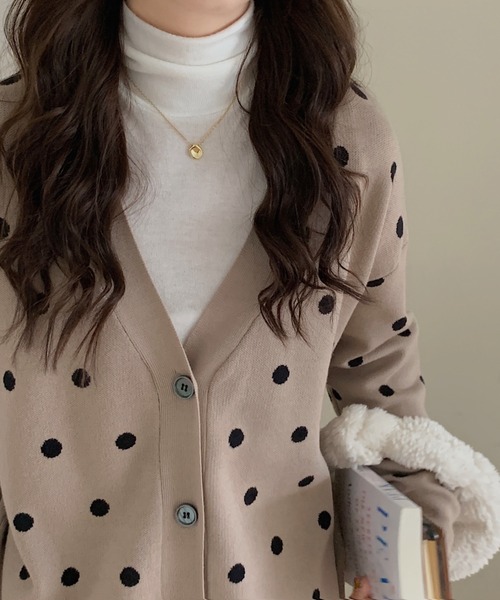 Diosfront（ディオスフロント）の「ドット柄Vネックカーディガン（カーディガン/ボレロ・レディース・ブラック/ベージュ/グレー・FREE）」の5枚目の写真