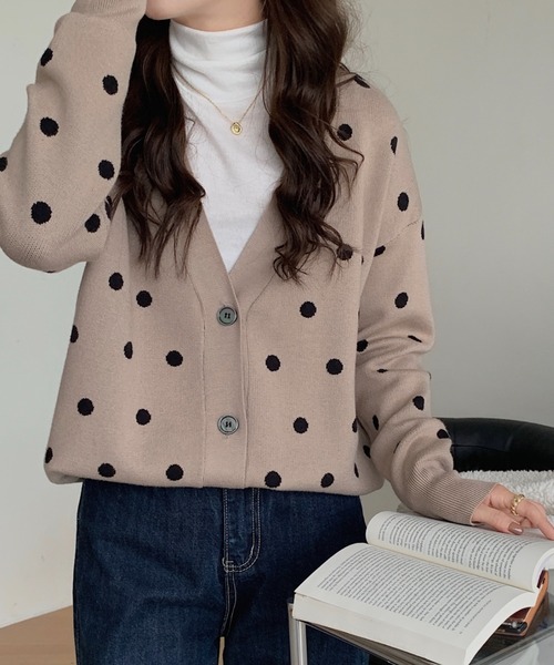 Diosfront（ディオスフロント）の「ドット柄Vネックカーディガン（カーディガン/ボレロ・レディース・ブラック/ベージュ/グレー・FREE）」の6枚目の写真