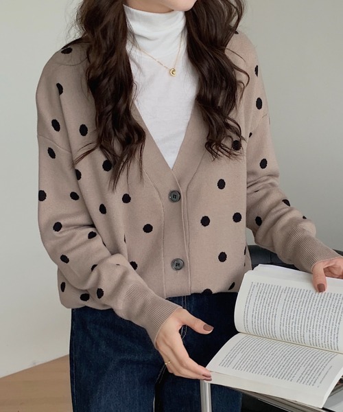 Diosfront（ディオスフロント）の「ドット柄Vネックカーディガン（カーディガン/ボレロ・レディース・ブラック/ベージュ/グレー・FREE）」の7枚目の写真