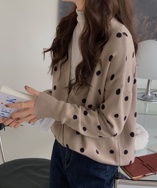 Diosfront（ディオスフロント）の「ドット柄Vネックカーディガン（カーディガン/ボレロ・レディース・ブラック/ベージュ/グレー・FREE）」の8枚目の写真