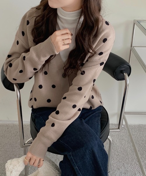 Diosfront（ディオスフロント）の「ドット柄Vネックカーディガン（カーディガン/ボレロ・レディース・ブラック/ベージュ/グレー・FREE）」の10枚目の写真