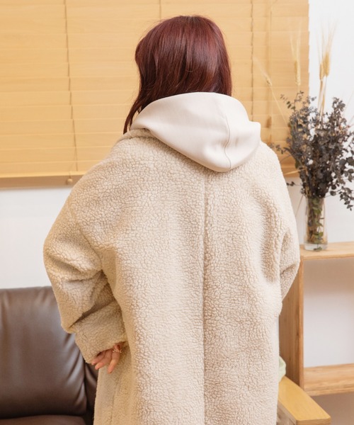 Mysa&Liina（ミーサリーナ）の「ボアロングガウンコート（ブルゾン・レディース・モカ/キナリ・M）」の19枚目の写真