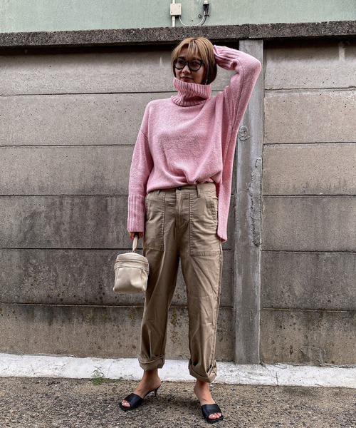 feepur（フェピュール）の「《ウォッシャブル》サイドスリットタートルネックオーバーニット（ニット/セーター・レディース・オフホワイト/ピンクベージュ/オリーブ/ブラック・MEDIUM）」の10枚目の写真