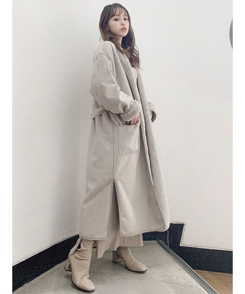 dazzlin（ダズリン）の「フェイクムートンパイピングコート（ムートンコート・レディース・グレー/アイボリー・FREE）」の8枚目の写真