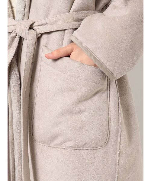 dazzlin（ダズリン）の「フェイクムートンパイピングコート（ムートンコート・レディース・グレー/アイボリー・FREE）」の9枚目の写真