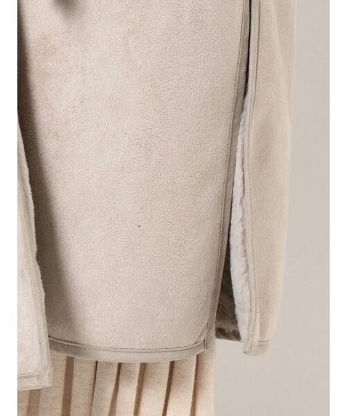 dazzlin（ダズリン）の「フェイクムートンパイピングコート（ムートンコート・レディース・グレー/アイボリー・FREE）」の7枚目の写真