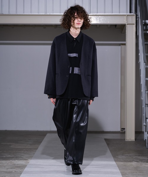 CASPER JOHN（キャスパージョン）の「Center Pleats Fake Leather Wide Slacks/センタープリーツフェイクレザーワイドスラックス（スラックス・メンズ・ブラック/グレー・SMALL/MEDIUM/LARGE）」の10枚目の写真