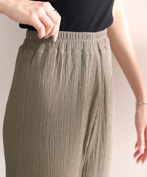classicalelf(クラシカルエルフ)の「これが最旬フレア。涼やかシャーリングフレアパンツ(その他パンツ・レディース・ブラック/モカ/グレイッシュベージュ・SMALL/MEDIUM/LARGE/X-LARGE)」の11枚目の写真