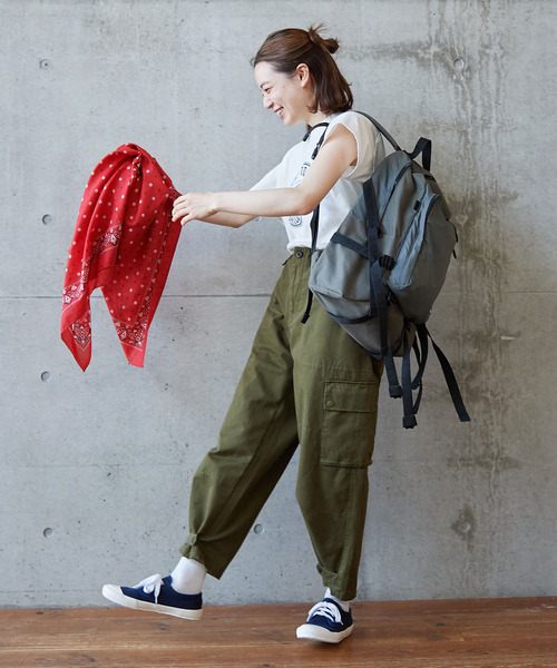 PAR ICI(パーリッシィ)の「高密度ローン 大柄バンダナ(バンダナ/スカーフ・レディース・レッド/ネイビー・FREE)」の6枚目の写真