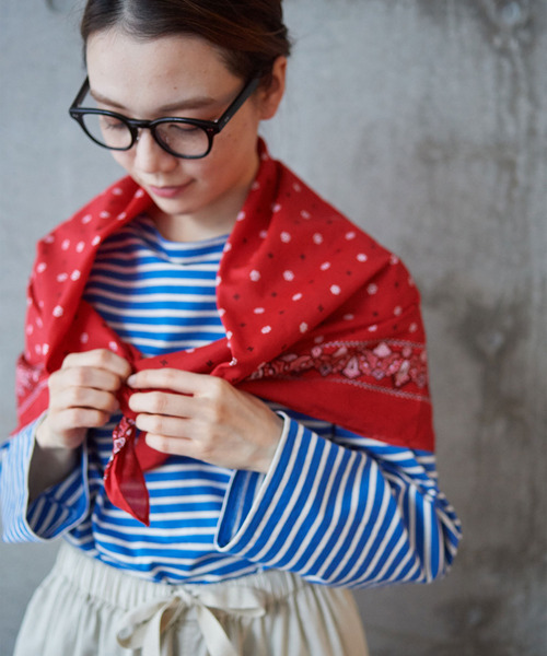 PAR ICI(パーリッシィ)の「高密度ローン 大柄バンダナ(バンダナ/スカーフ・レディース・レッド/ネイビー・FREE)」の19枚目の写真