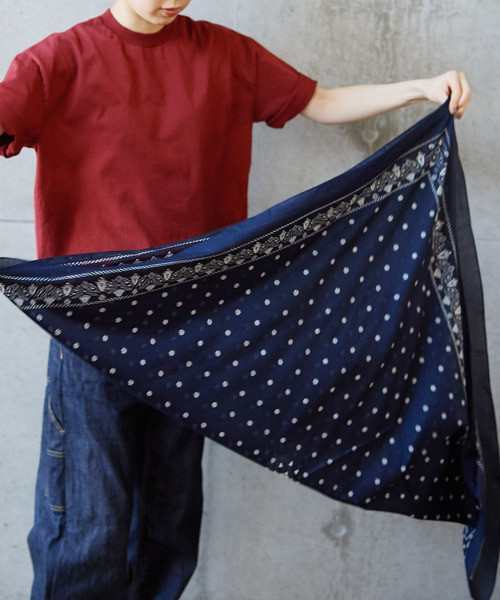 PAR ICI(パーリッシィ)の「高密度ローン 大柄バンダナ(バンダナ/スカーフ・レディース・レッド/ネイビー・FREE)」の14枚目の写真