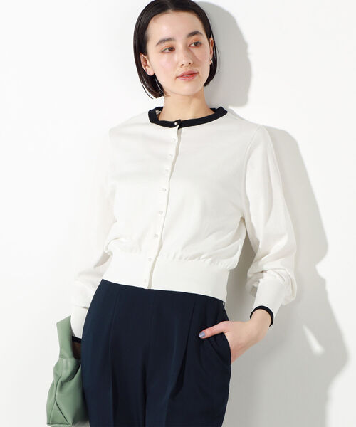 NOLLEY’S（ノーリーズ）の「パール釦クルーネックカーディガン（カーディガン/ボレロ・レディース・ベージュ/ネイビー/サックスブルー/ピンク/ライトグリーン/ホワイト系その他4・38/36）」の2枚目の写真