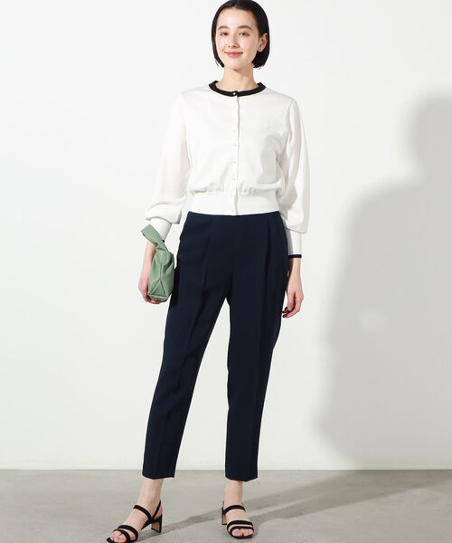 NOLLEY’S（ノーリーズ）の「パール釦クルーネックカーディガン（カーディガン/ボレロ・レディース・ベージュ/ネイビー/サックスブルー/ピンク/ライトグリーン/ホワイト系その他4・38/36）」の8枚目の写真