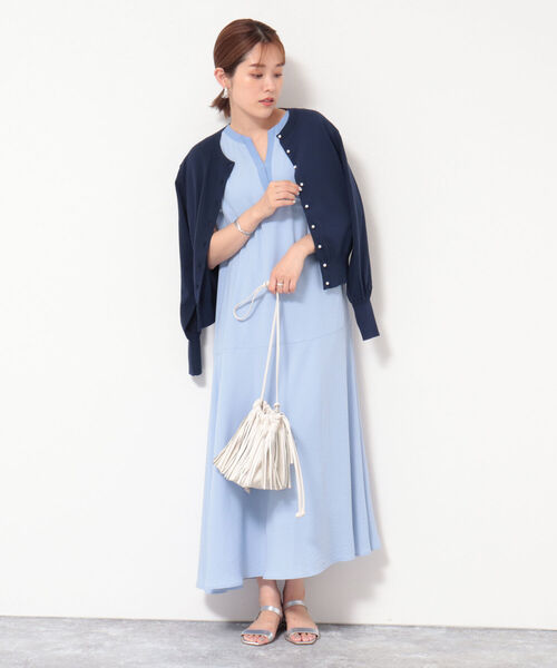 NOLLEY’S（ノーリーズ）の「パール釦クルーネックカーディガン（カーディガン/ボレロ・レディース・ベージュ/ネイビー/サックスブルー/ピンク/ライトグリーン/ホワイト系その他4・38/36）」の17枚目の写真