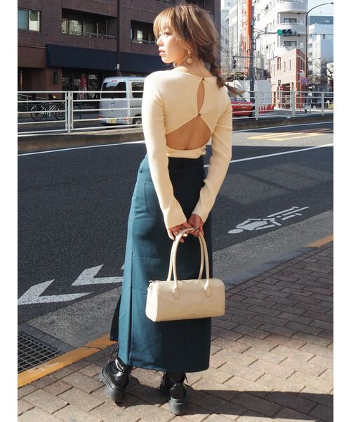 EVRIS（エヴリス）の「バックオープンタイトニットトップス（ニット/セーター・レディース・ブラック/パープル/アイボリー・FREE）」の7枚目の写真