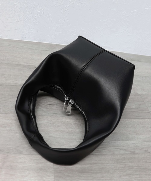 LVEU.（ラブユ.）の「【ZOZOTOWN限定】Double zip hand bag / ダブルジップハンドバッグ（ハンドバッグ・レディース・ブラック/ベージュ・FREE）」の10枚目の写真