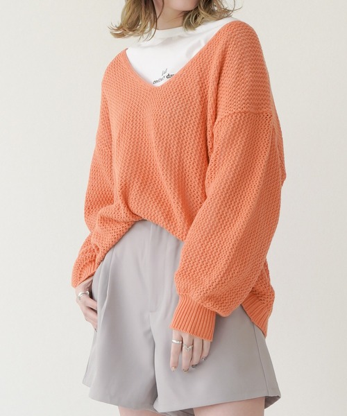 Lull（ルル）の「【Lull / ルル】Vネック透かし編みメッシュニット（ニット/セーター・レディース・ホワイト/グリーン/オレンジ/ブラック・ONESIZE）」の4枚目の写真