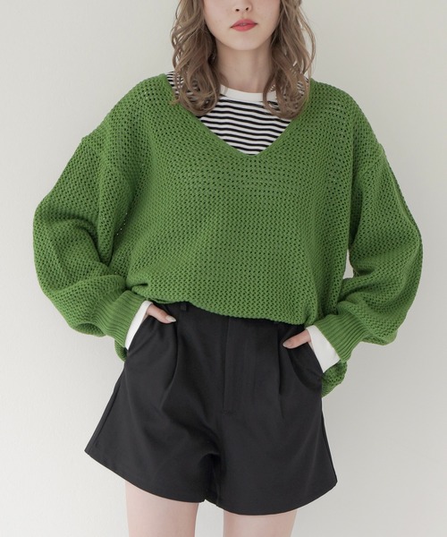 Lull（ルル）の「【Lull / ルル】Vネック透かし編みメッシュニット（ニット/セーター・レディース・ホワイト/グリーン/オレンジ/ブラック・ONESIZE）」の3枚目の写真