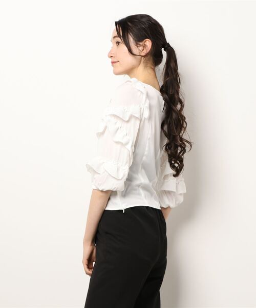 WILLSELECTION（ウィルセレクション）の「ランダムラッフルスリーブブラウス（シャツ/ブラウス・レディース・ベージュ/ネイビー/オフホワイト・MEDIUM）」の16枚目の写真