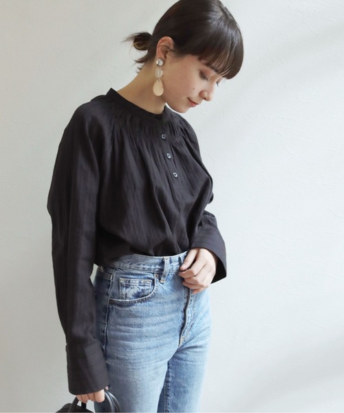 HER CLOSET（ハークローゼット）の「【shemoshelly】WEB限定 コットン100%ストライプシースルー刺繍シャーリングギャザーボリュームブラウス（シャツ/ブラウス・レディース・ブラック/オフホワイト・M）」の16枚目の写真