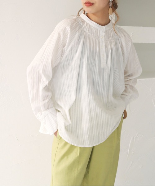 HER CLOSET（ハークローゼット）の「【shemoshelly】WEB限定 コットン100%ストライプシースルー刺繍シャーリングギャザーボリュームブラウス（シャツ/ブラウス・レディース・ブラック/オフホワイト・M）」の3枚目の写真