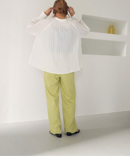 HER CLOSET（ハークローゼット）の「【shemoshelly】WEB限定 コットン100%ストライプシースルー刺繍シャーリングギャザーボリュームブラウス（シャツ/ブラウス・レディース・ブラック/オフホワイト・M）」の15枚目の写真