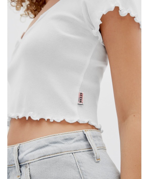 Guess（ゲス）の「GUESS Originals V-Notched Baby Tee（Tシャツ/カットソー・レディース・ホワイト/ブラック/イエロー・SMALL/MEDIUM/X-SMALL/LARGE/X-LARGE）」の5枚目の写真