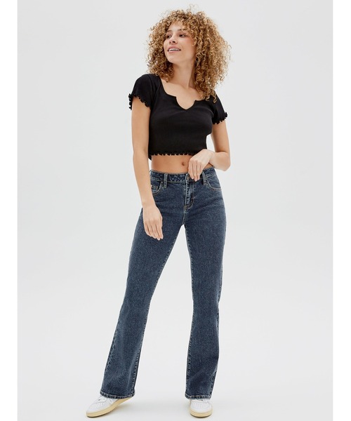 Guess（ゲス）の「GUESS Originals V-Notched Baby Tee（Tシャツ/カットソー・レディース・ホワイト/ブラック/イエロー・SMALL/MEDIUM/X-SMALL/LARGE/X-LARGE）」の9枚目の写真