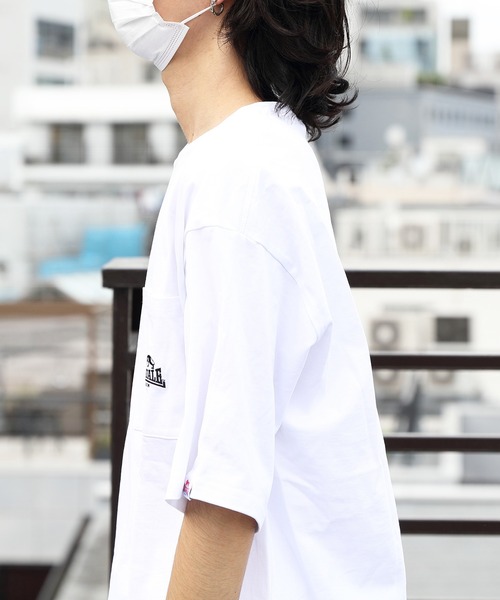LONSDALE(ロンズデール)の「LONSDALE ワンポイント刺繍ポケットTシャツ(Tシャツ/カットソー・メンズ・ホワイト/ブラック・SMALL/X-LARGE/LARGE/MEDIUM)」の10枚目の写真