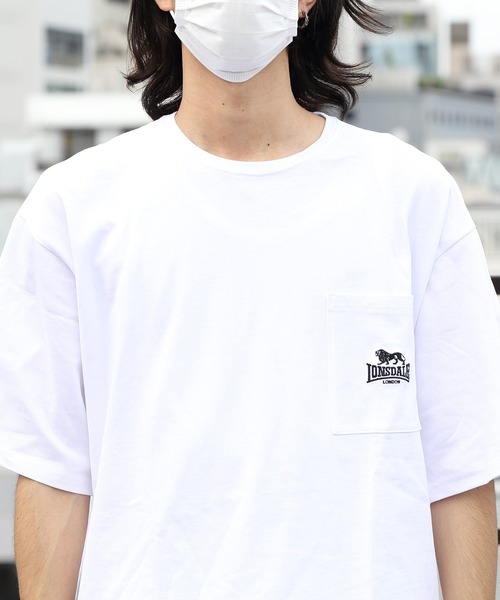 LONSDALE(ロンズデール)の「LONSDALE ワンポイント刺繍ポケットTシャツ(Tシャツ/カットソー・メンズ・ホワイト/ブラック・SMALL/X-LARGE/LARGE/MEDIUM)」の9枚目の写真