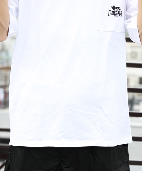 LONSDALE(ロンズデール)の「LONSDALE ワンポイント刺繍ポケットTシャツ(Tシャツ/カットソー・メンズ・ホワイト/ブラック・SMALL/X-LARGE/LARGE/MEDIUM)」の6枚目の写真