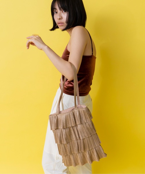 Casselini（キャセリーニ）の「Casselini(キャセリーニ)プリーツフリルトート（トートバッグ・レディース・ブラック/シルバー/ゴールド/ブロンズ/グレー/ベージュ/ピンク・FREE）」の4枚目の写真