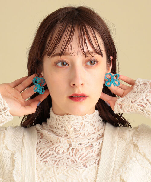 Ray BEAMS（レイビームス）の「designsix / PETAL ピアス（ピアス（両耳用）・レディース・ライトブルー/ピンク・ONE SIZE）」の3枚目の写真