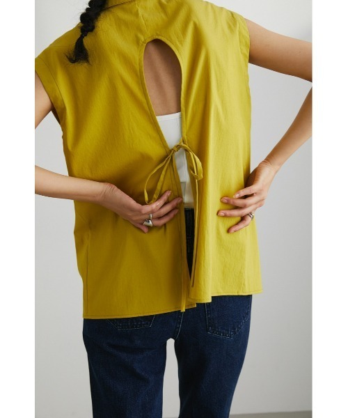 STYLEMIXER(スタイルミキサー)の「バックラウンドカッティングシャツ(シャツ/ブラウス・レディース・ブラック/ライトベージュ/ライム・FREE)」の1枚目の写真