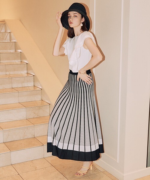 EIMY ISTOIRE(エイミーイストワール)の「アシンメトリーボリュームフリルトップス(Tシャツ/カットソー・レディース・ホワイト/ブラック・FREE)」の9枚目の写真