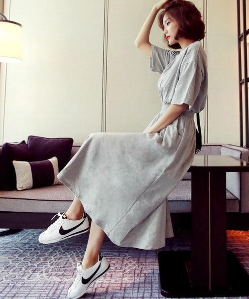 meJane（ミージェーン）の「ウエストマークショルダータックZIPアップパーカーワンピース（ワンピース・レディース・ブラック/グレー・FREE）」の3枚目の写真