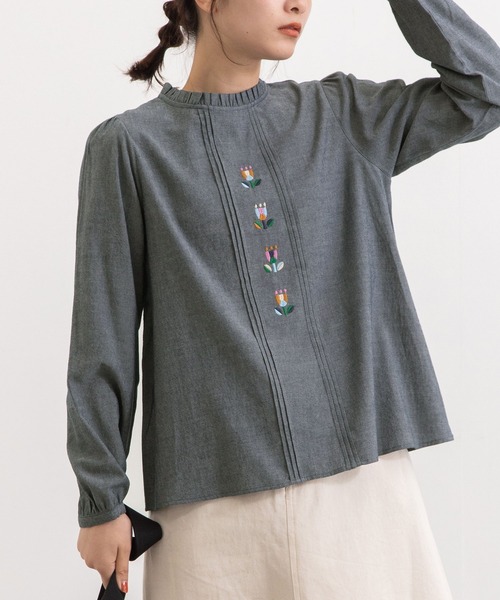 POU DOU DOU(プードゥドゥ)の「刺繍スタンドフリルブラウス(シャツ/ブラウス・レディース・オフホワイト/インディゴブルー/ミント・3)」の3枚目の写真