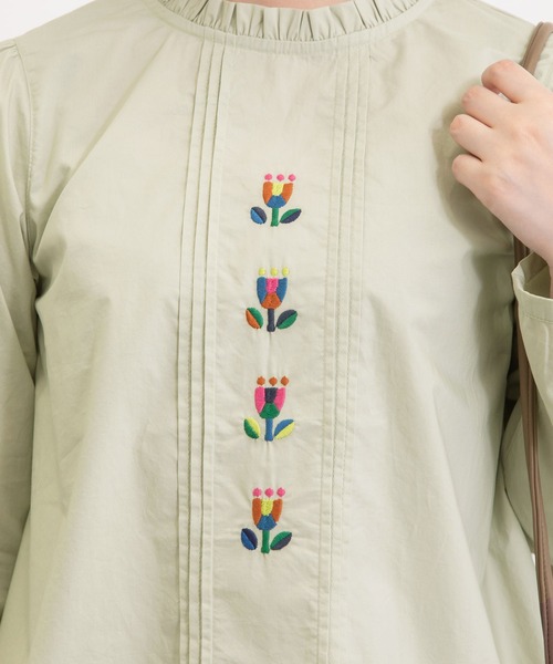 POU DOU DOU(プードゥドゥ)の「刺繍スタンドフリルブラウス(シャツ/ブラウス・レディース・オフホワイト/インディゴブルー/ミント・3)」の19枚目の写真