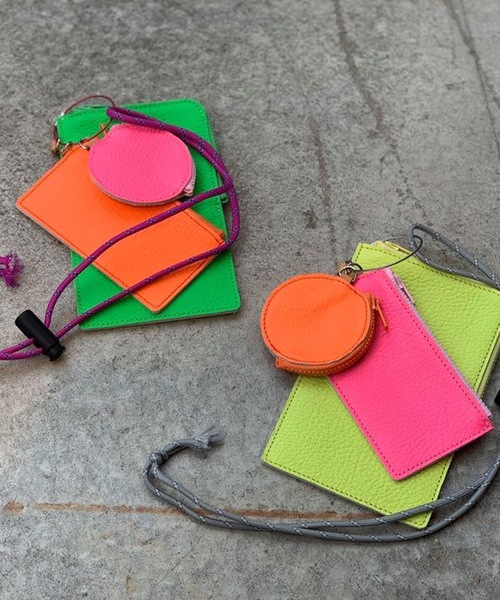 TASINAMI(タシナミ)の「TASINAMI 蛍光レザー マルチポーチショルダー (TA-2062)(ショルダーバッグ・レディース・グリーン系その他/イエロー系その他/オレンジ系その他/ピンク系その他・FREE)」の8枚目の写真