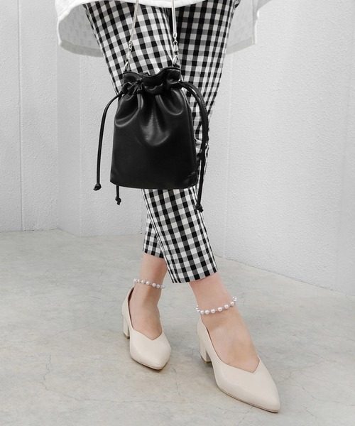 alala（アララ）の「4WAYアンクレットヒールパンプス　＜ パール・チェーン＞（パンプス・レディース・ブラック/アイボリー/ブラック系1/ブルー系1/シルバー・S/M/L/LL）」の15枚目の写真