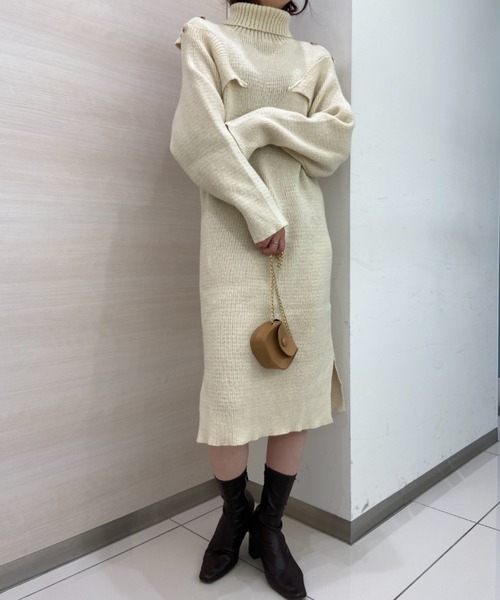solleim(ソルレム)の「カットアウトタートルニットワンピース(ワンピース・レディース・ブラック/ベージュ・M)」の11枚目の写真