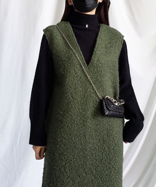 me+em select（ミームセレクト）の「※【 ４色展開 】フェイクウールボアＶネックジャンスカワンピース【 ポケット付き 】（ジャンパースカート・レディース・グレイッシュベージュ/ブラック/カーキ/モカ・FREE）」の6枚目の写真