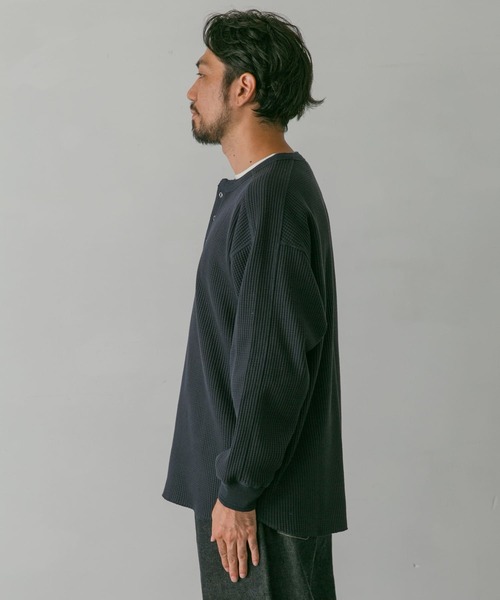 URBAN RESEARCH DOORS(アーバンリサーチドアーズ)の「『UR TECH』ワッフルヘンリーネックTシャツ(Tシャツ/カットソー・メンズ・ベージュ系その他/グリーン/ネイビー/ブラック・MEDIUM/LARGE)」の12枚目の写真