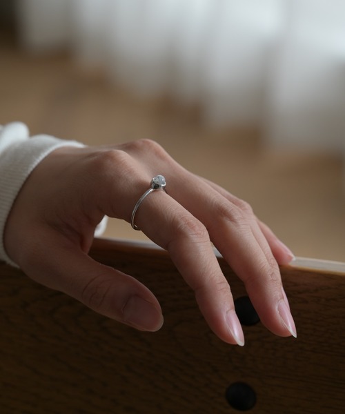 CANAL JEAN(キャナルジーン)の「Pt stoneプチリング(リング・レディース・グレー/グリーン/ホワイト/ベージュ・ONE SIZE)」の2枚目の写真