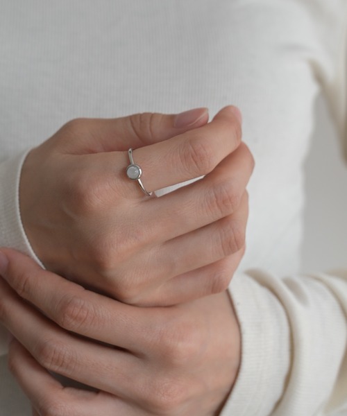 CANAL JEAN(キャナルジーン)の「Pt stoneプチリング(リング・レディース・グレー/グリーン/ホワイト/ベージュ・ONE SIZE)」の5枚目の写真